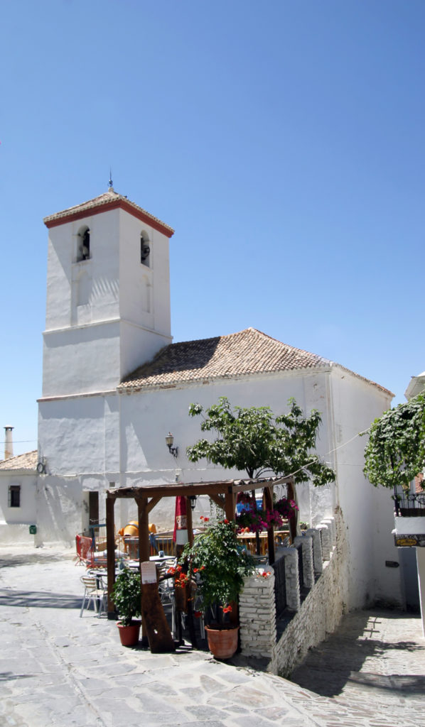  Exterior de la iglesia parroquial de Nuestra Señora de la Cabeza, Capileira. Fotografía: Antonia Ortega Urbano